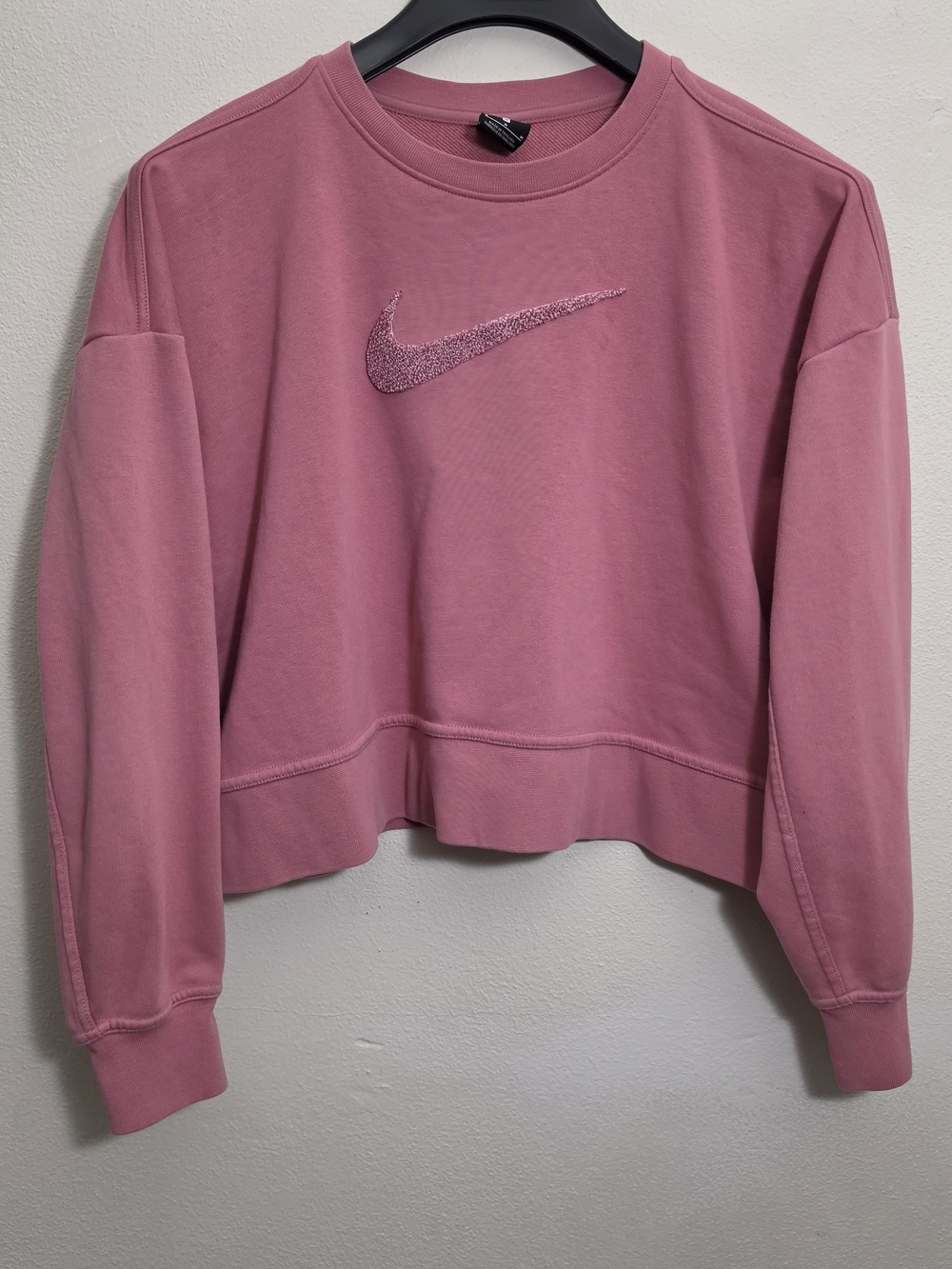 Nike Women’s Medium Pink Cropped Crewneck Sweatshirt Fuzzy Swoosh Logo